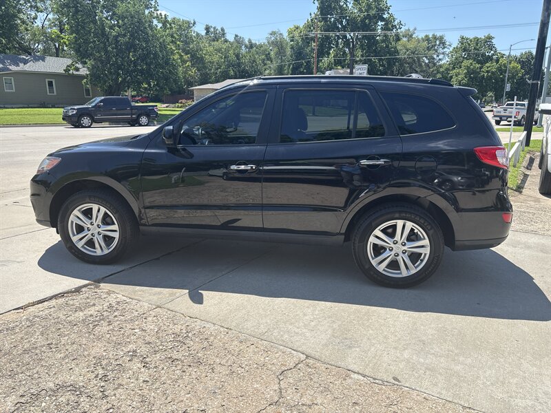 2011 Hyundai SANTA FE Limited - Photo 2 - Topeka, KS 66608