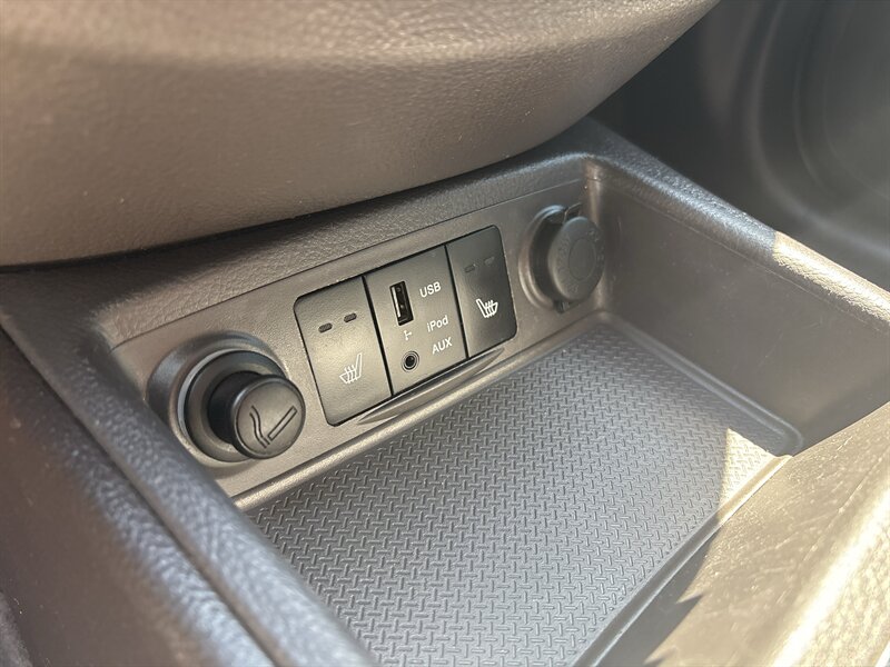 2011 Hyundai SANTA FE Limited - Photo 17 - Topeka, KS 66608