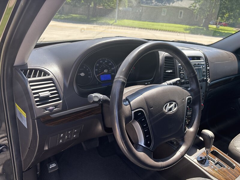 2011 Hyundai SANTA FE Limited - Photo 13 - Topeka, KS 66608