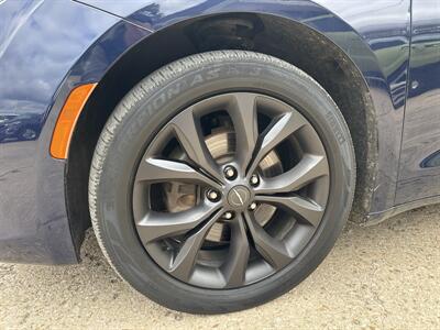 2019 Chrysler Pacifica Touring Plus   - Photo 6 - Topeka, KS 66608