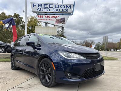 2019 Chrysler Pacifica Touring Plus   - Photo 1 - Topeka, KS 66608