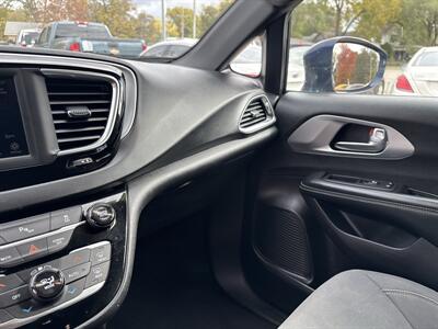 2019 Chrysler Pacifica Touring Plus   - Photo 18 - Topeka, KS 66608