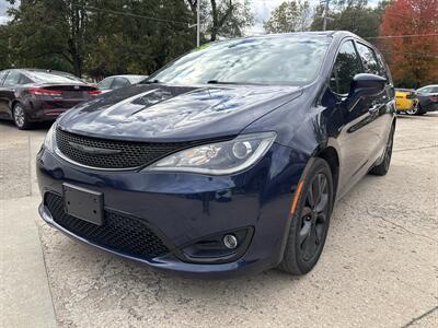 2019 Chrysler Pacifica Touring Plus   - Photo 5 - Topeka, KS 66608