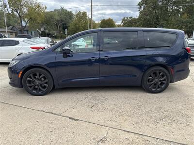 2019 Chrysler Pacifica Touring Plus   - Photo 4 - Topeka, KS 66608