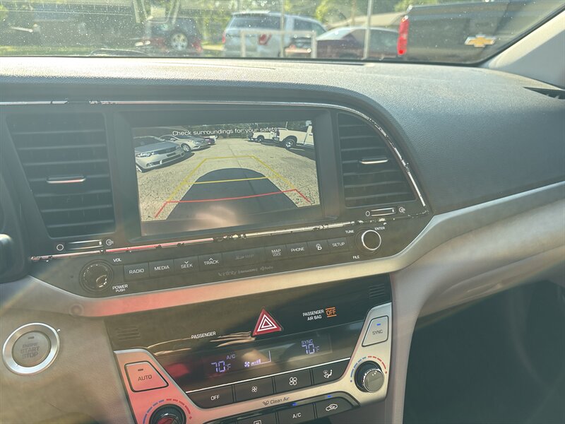 2017 Hyundai ELANTRA SE   - Photo 17 - Topeka, KS 66608