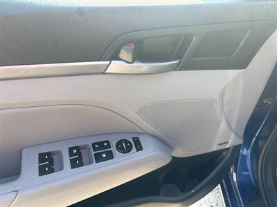 2017 Hyundai ELANTRA SE - Photo 10 - Topeka, KS 66608