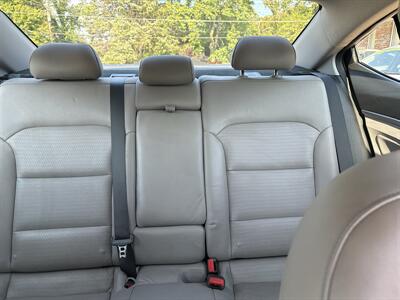 2017 Hyundai ELANTRA SE - Photo 21 - Topeka, KS 66608