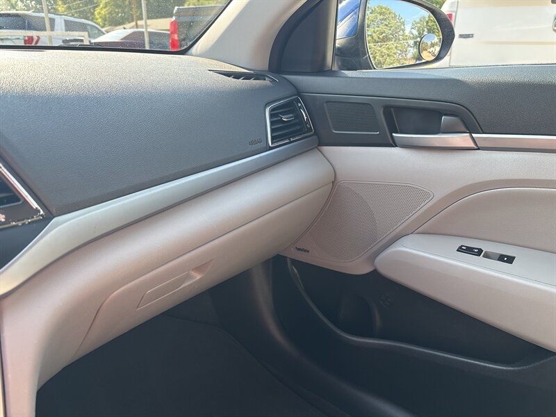 2017 Hyundai ELANTRA SE   - Photo 19 - Topeka, KS 66608