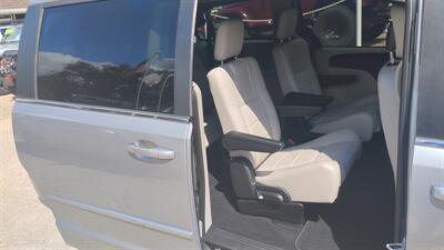2014 Dodge Grand Caravan SXT   - Photo 33 - Topeka, KS 66608