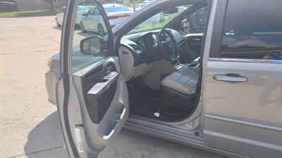 2014 Dodge Grand Caravan SXT   - Photo 20 - Topeka, KS 66608