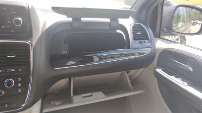 2014 Dodge Grand Caravan SXT   - Photo 32 - Topeka, KS 66608