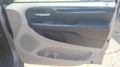 2014 Dodge Grand Caravan SXT   - Photo 29 - Topeka, KS 66608