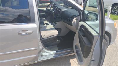 2014 Dodge Grand Caravan SXT   - Photo 28 - Topeka, KS 66608