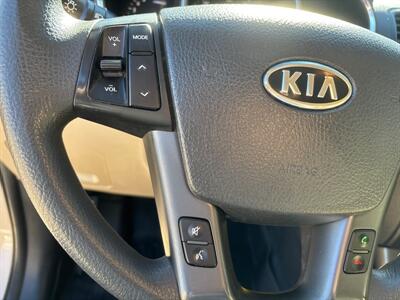 2011 Kia Sorento LX   - Photo 21 - Topeka, KS 66608