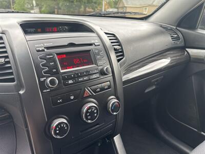 2012 Kia Sorento LX   - Photo 16 - Topeka, KS 66608