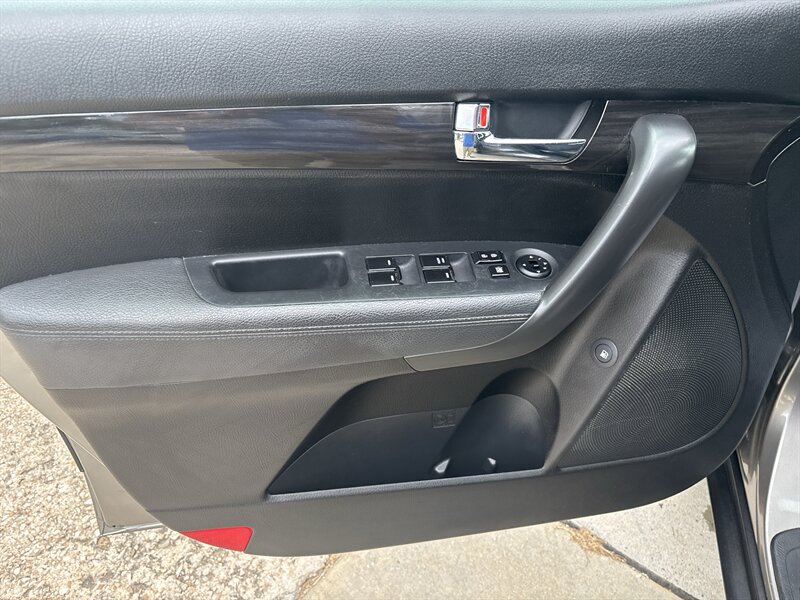2012 Kia Sorento LX   - Photo 12 - Topeka, KS 66608