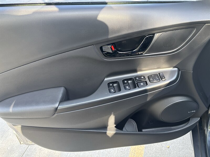 2018 Hyundai KONA Ultimate   - Photo 13 - Topeka, KS 66608