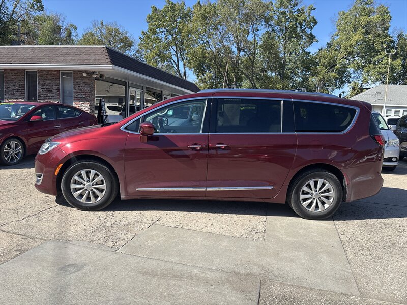 2017 Chrysler Pacifica Touring-L Plus   - Photo 2 - Topeka, KS 66608