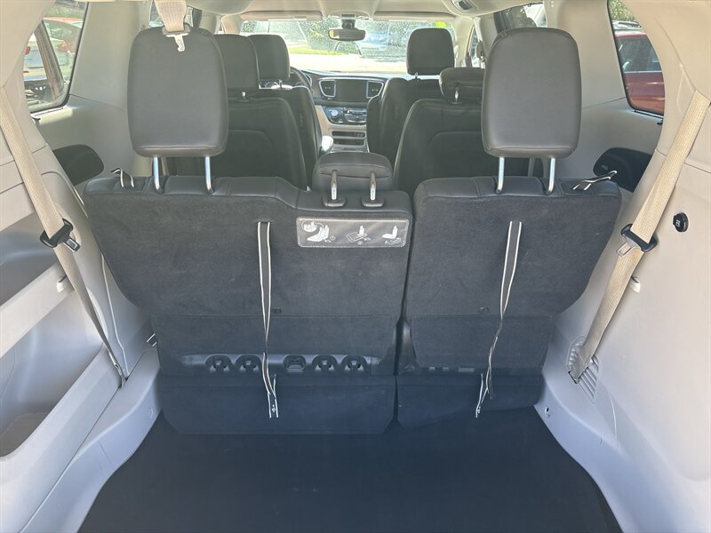 2017 Chrysler Pacifica Touring-L Plus   - Photo 20 - Topeka, KS 66608