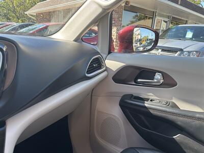 2017 Chrysler Pacifica Touring-L Plus - Photo 15 - Topeka, KS 66608