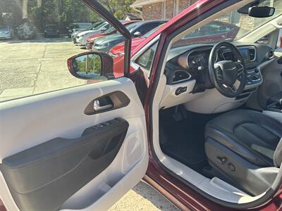 2017 Chrysler Pacifica Touring-L Plus - Photo 8 - Topeka, KS 66608