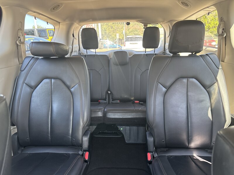 2017 Chrysler Pacifica Touring-L Plus   - Photo 17 - Topeka, KS 66608