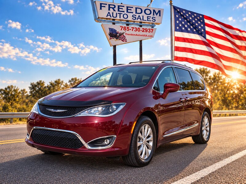 2017 Chrysler Pacifica Touring-L Plus