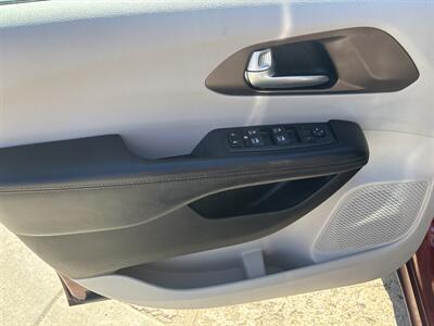 2017 Chrysler Pacifica Touring-L Plus - Photo 9 - Topeka, KS 66608