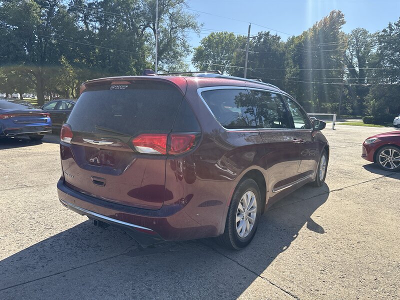 2017 Chrysler Pacifica Touring-L Plus   - Photo 3 - Topeka, KS 66608