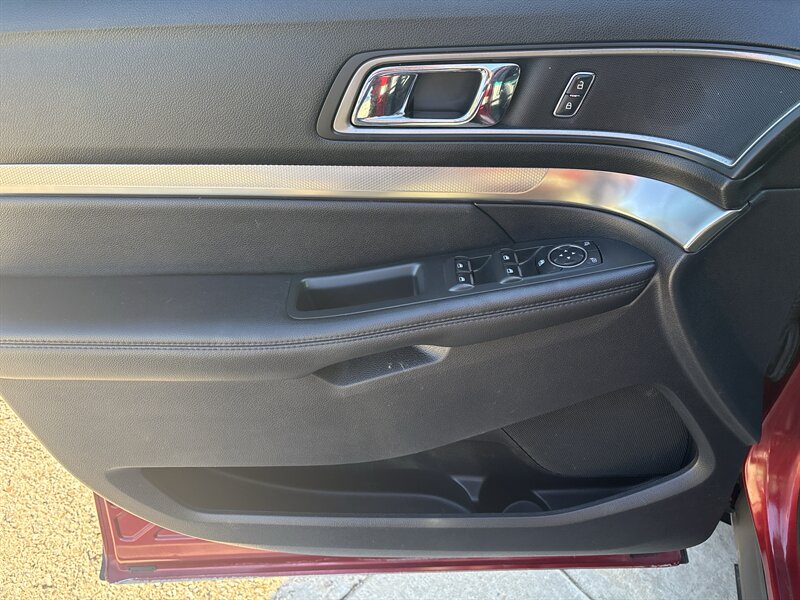 2019 Ford Explorer XLT - Photo 8 - Topeka, KS 66608
