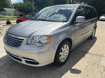 2016 Chrysler Town & Country Touring   - Photo 4 - Topeka, KS 66608