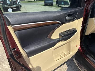 2016 Toyota Highlander Limited   - Photo 11 - Topeka, KS 66608