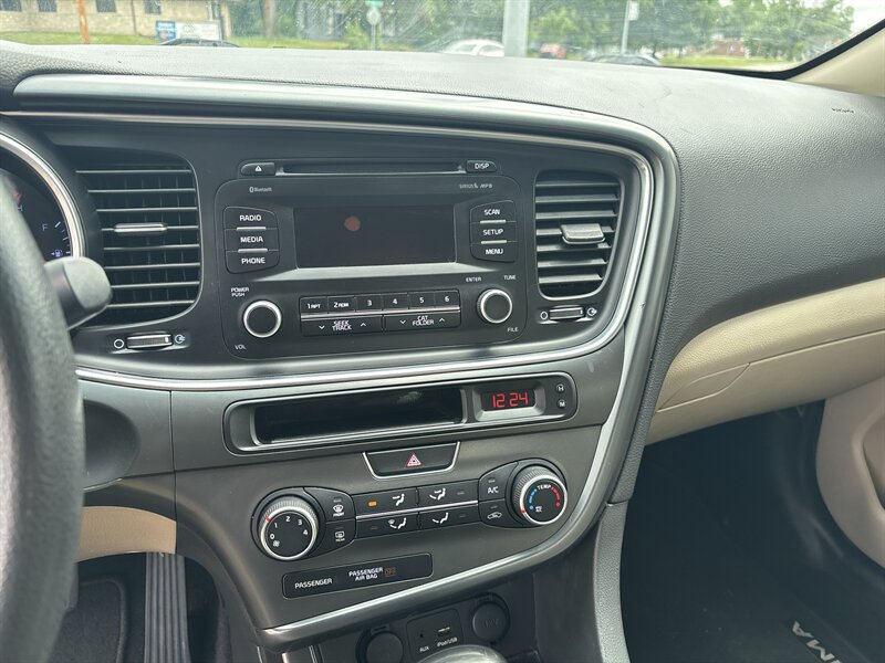2015 Kia Optima LX - Photo 12 - Topeka, KS 66608