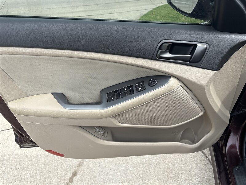 2015 Kia Optima LX - Photo 9 - Topeka, KS 66608