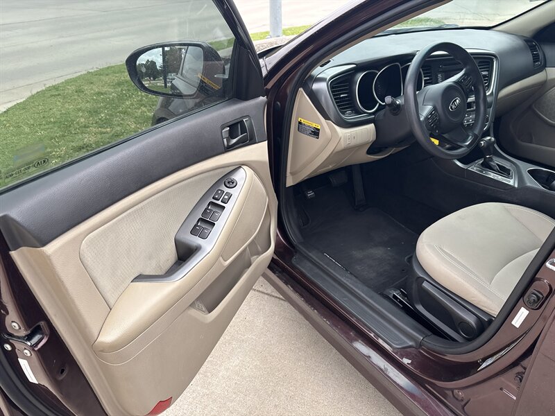 2015 Kia Optima LX - Photo 8 - Topeka, KS 66608