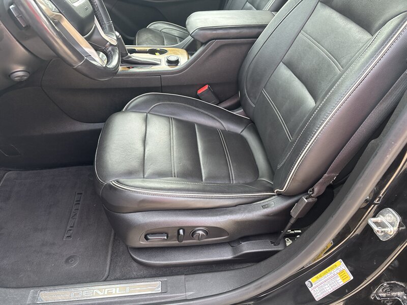 2019 GMC Acadia Denali   - Photo 8 - Topeka, KS 66608