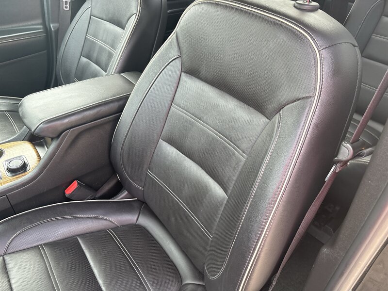 2019 GMC Acadia Denali   - Photo 10 - Topeka, KS 66608