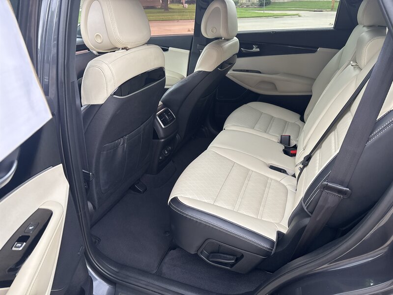2016 Kia Sorento SX Limited V6   - Photo 23 - Topeka, KS 66608