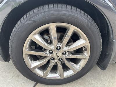 2016 Kia Sorento SX Limited V6 - Photo 10 - Topeka, KS 66608