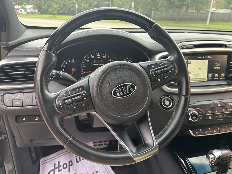 2016 Kia Sorento SX Limited V6   - Photo 17 - Topeka, KS 66608