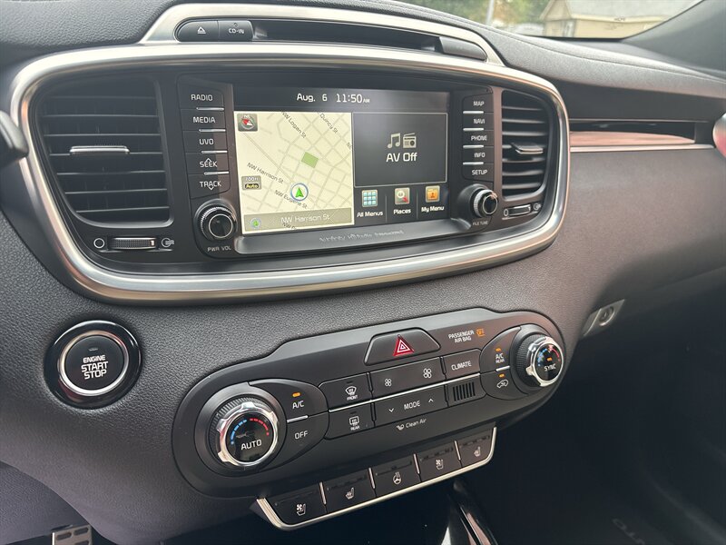 2016 Kia Sorento SX Limited V6   - Photo 18 - Topeka, KS 66608