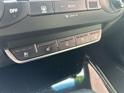 2016 Kia Sorento SX Limited V6 - Photo 18 - Topeka, KS 66608