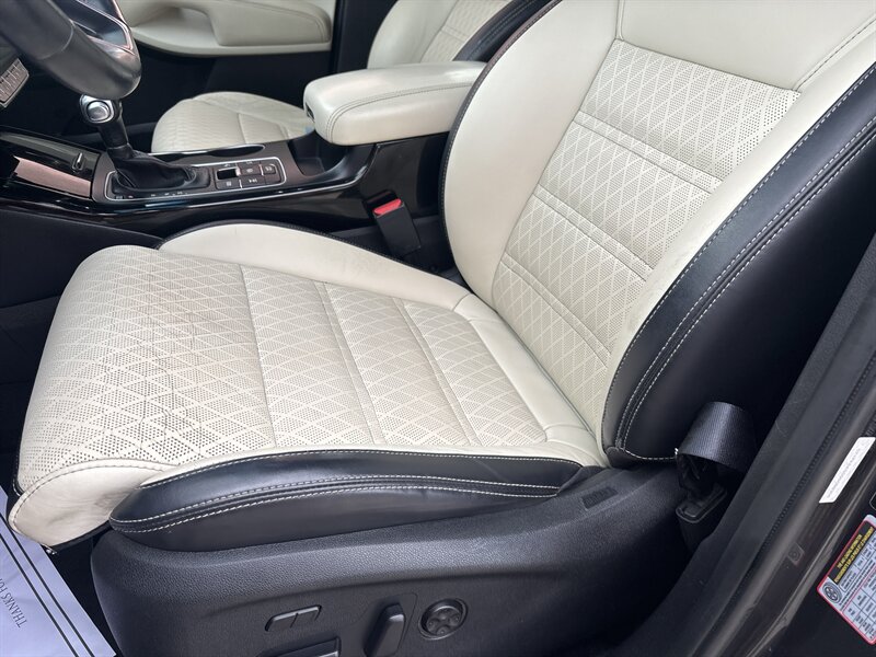2016 Kia Sorento SX Limited V6   - Photo 13 - Topeka, KS 66608