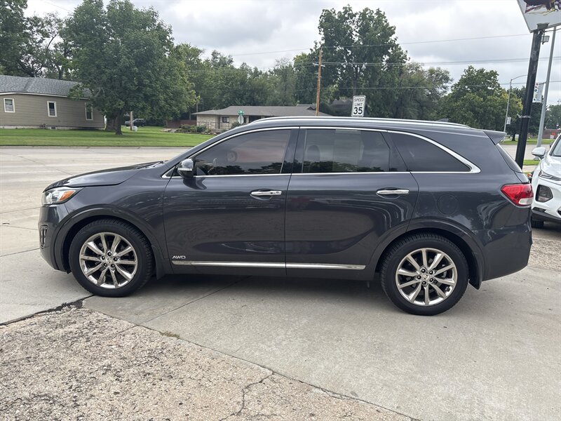 2016 Kia Sorento SX Limited V6   - Photo 2 - Topeka, KS 66608