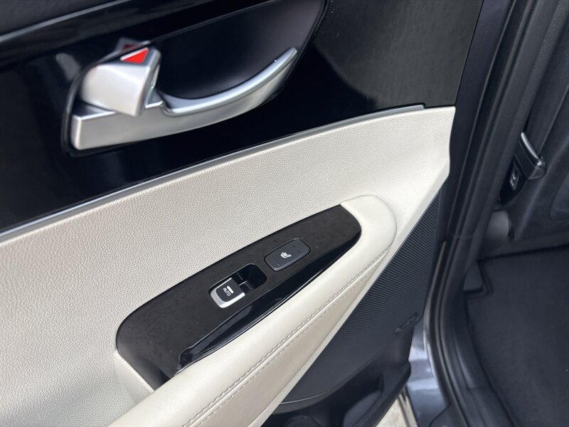 2016 Kia Sorento SX Limited V6   - Photo 27 - Topeka, KS 66608