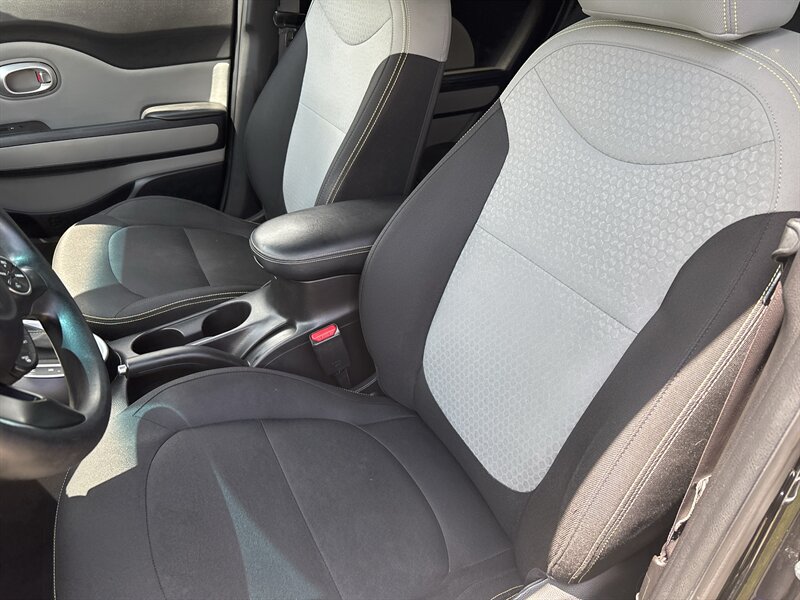 2015 Kia Soul + - Photo 12 - Topeka, KS 66608