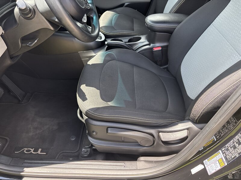 2015 Kia Soul + - Photo 11 - Topeka, KS 66608