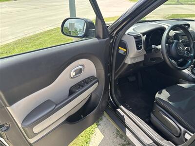 2015 Kia Soul + - Photo 9 - Topeka, KS 66608