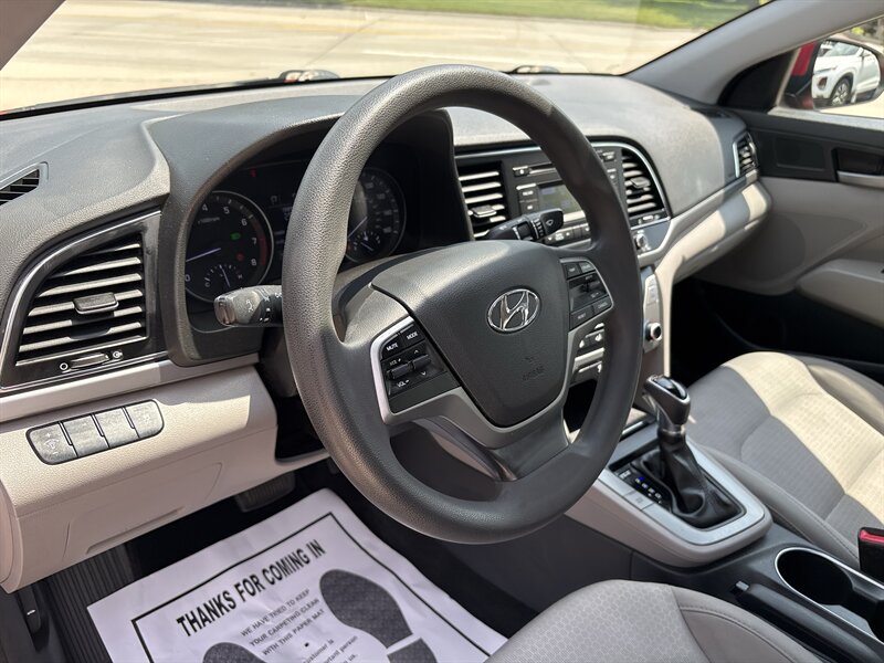 2017 Hyundai ELANTRA SE   - Photo 9 - Topeka, KS 66608