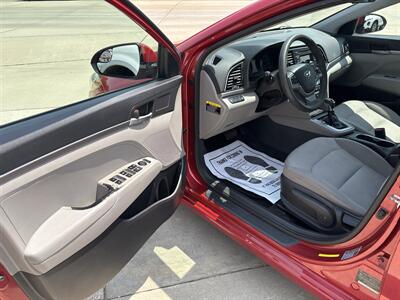 2017 Hyundai ELANTRA SE - Photo 6 - Topeka, KS 66608